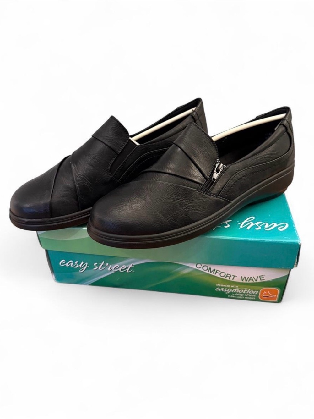 NWT Easy Street Women’s Black Kimi Slip-On Comfort Shoes size 11M
